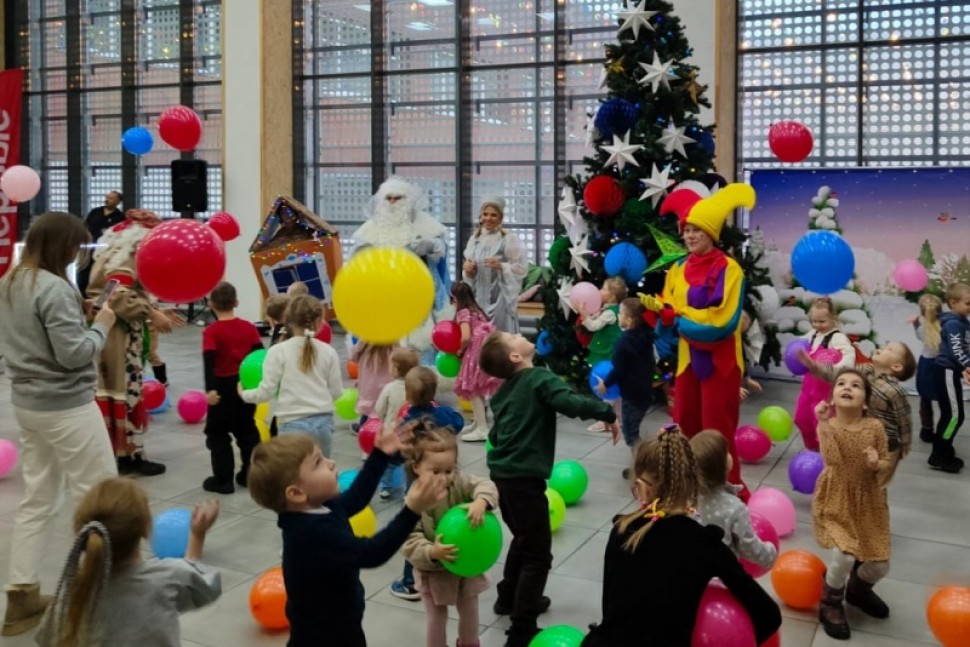 В Архангельске для детей сотрудников Росгвардии прошли новогодние представления